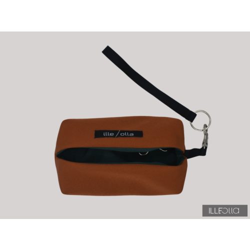 ZSU keychain - navy blue / cherry red